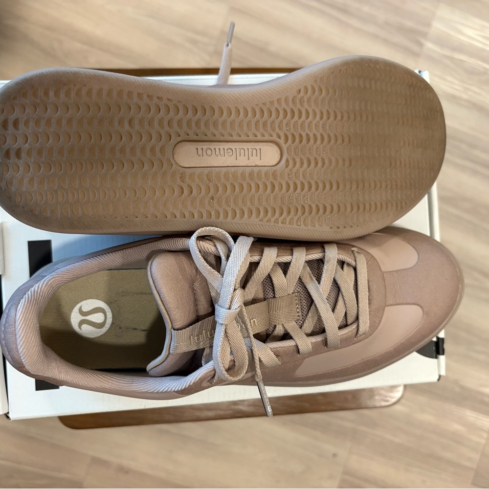 Nearly NWT/Box lululemon Women’s Cityverse Sneaker 9.5 Mushroom - Picture 5 of 14